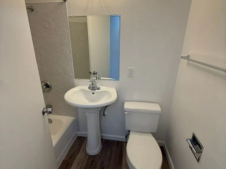 301 Apartments — Photo 36