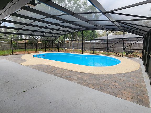 4th image of 102 Poplar Pl