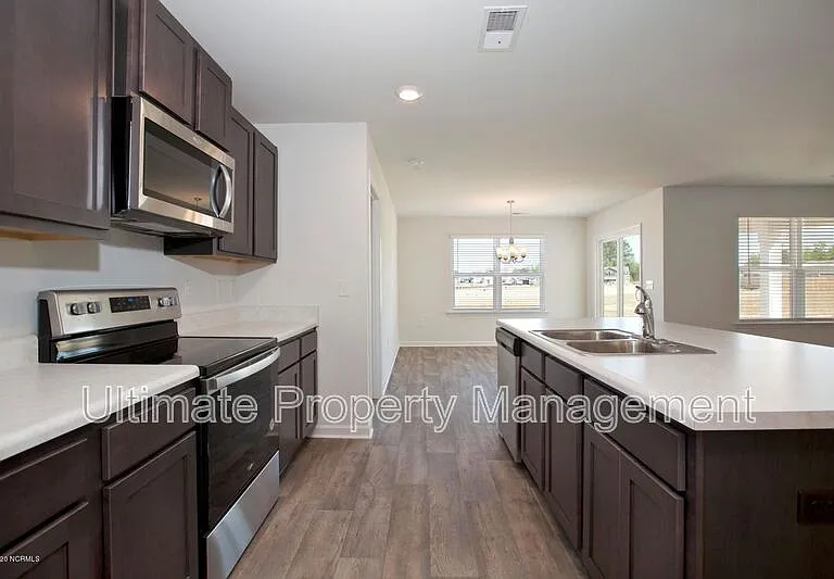 585 Draymore Dr NE — Photo 5