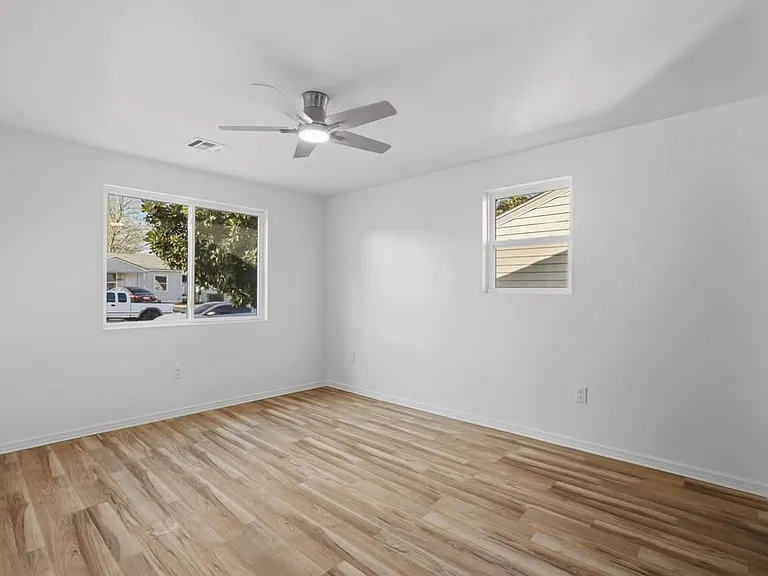 1143 SE 19th St — Photo 13