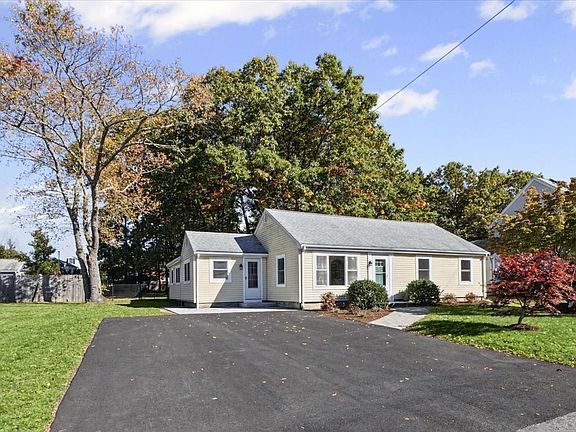 3rd image of 13 Oakdale Rd