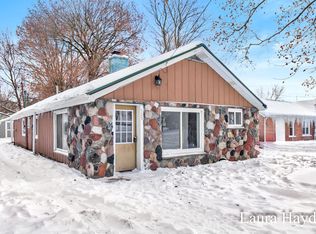 525 S 1st St, Edmore, MI 48829