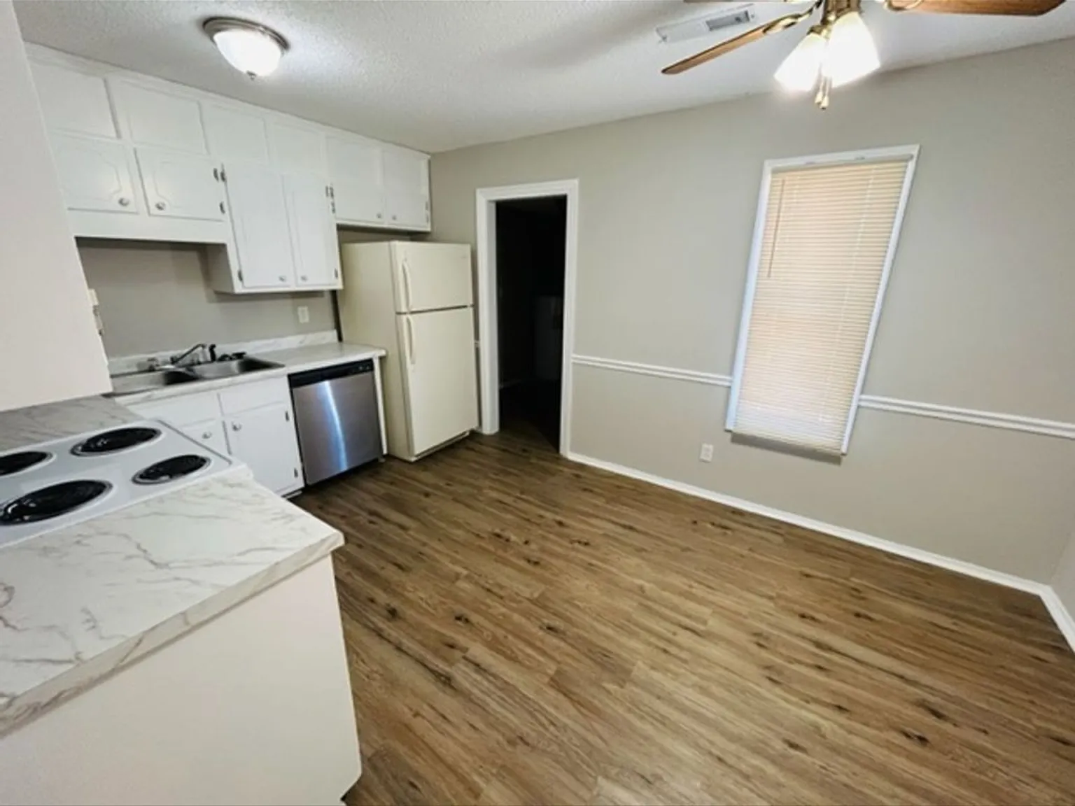 2 bed, 900 sqft, $1,150 — Photo 3
