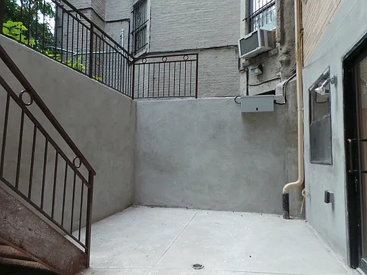 Rented by Perry Associates NYC Inc | media 13