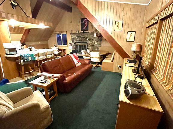 3rd image of 3843 Winter Ln