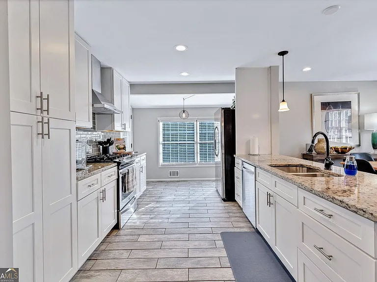 2480 Powers Ferry Dr SE — Photo 6