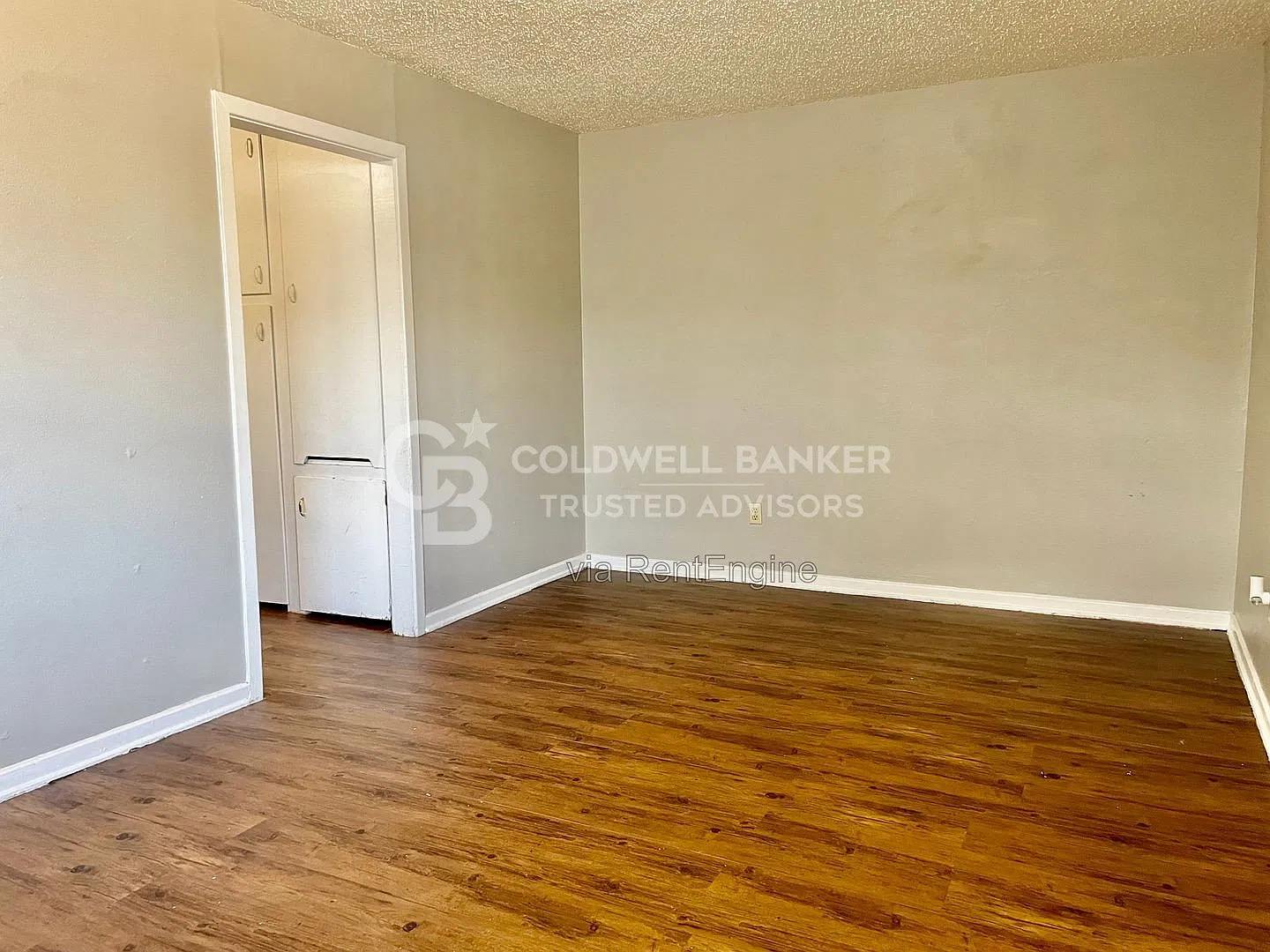 2 bed, 1.0 bath, 816 sqft, $800 — Photo 2