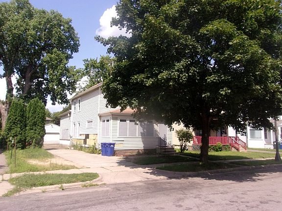 3rd image of 939 Burr St