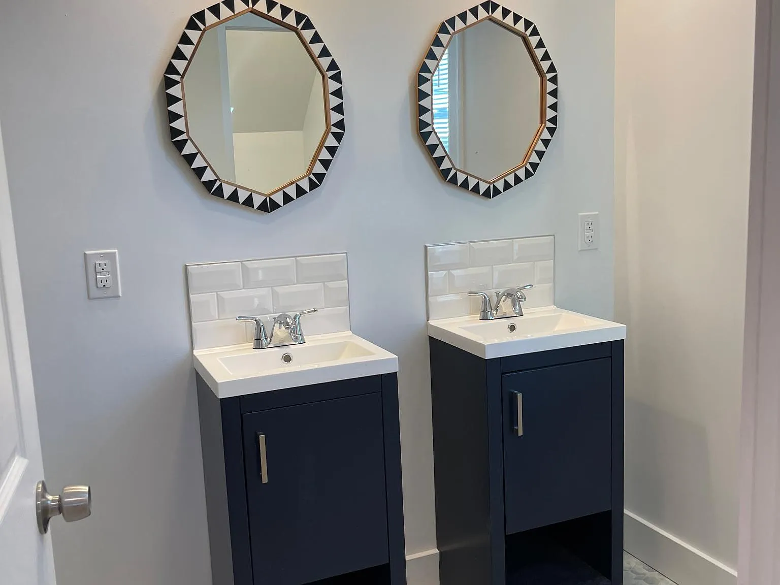 5 bed, 2450 sqft, $4,375 — Photo 4