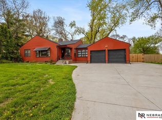 4516 Aurora Dr, Omaha, NE 68134