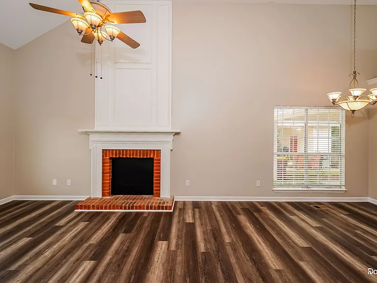 6725 Crossbrook Ln — Photo 3