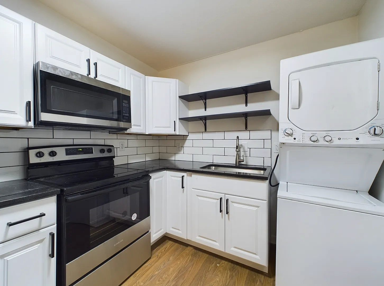 6208 E 152nd Terrace — Photo 3