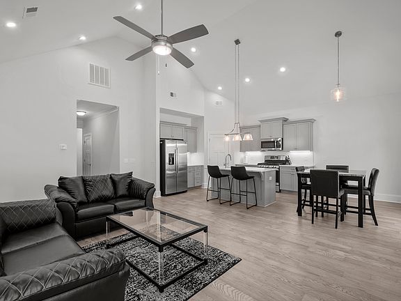 4th image of 226 Holly Branch Pl