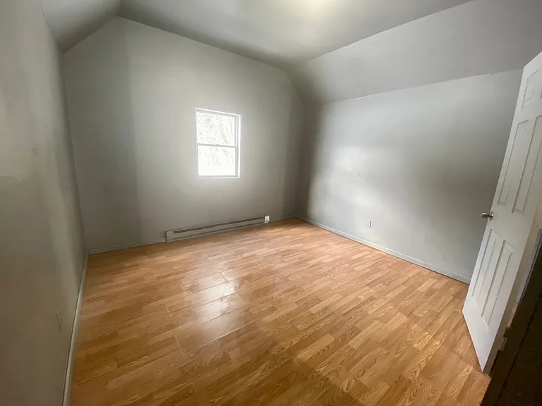 170 Perthshire Dr #B — Photo 3