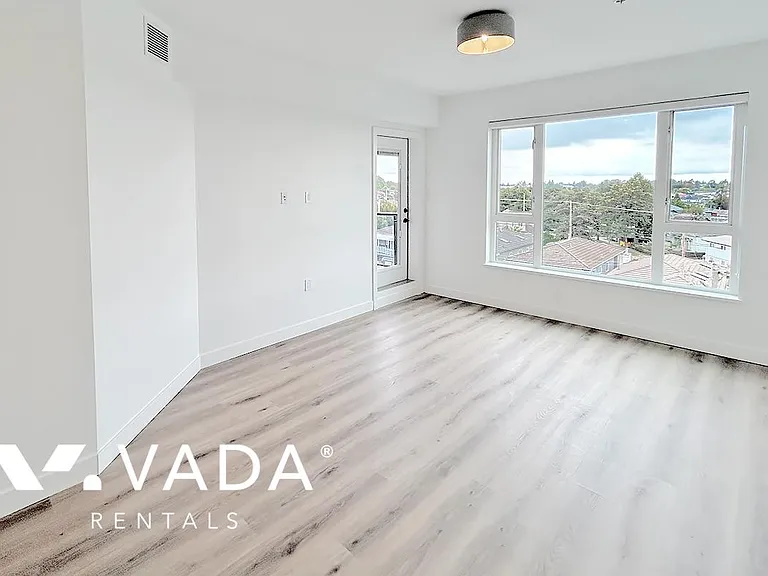 3068 Kingsway — Photo 2