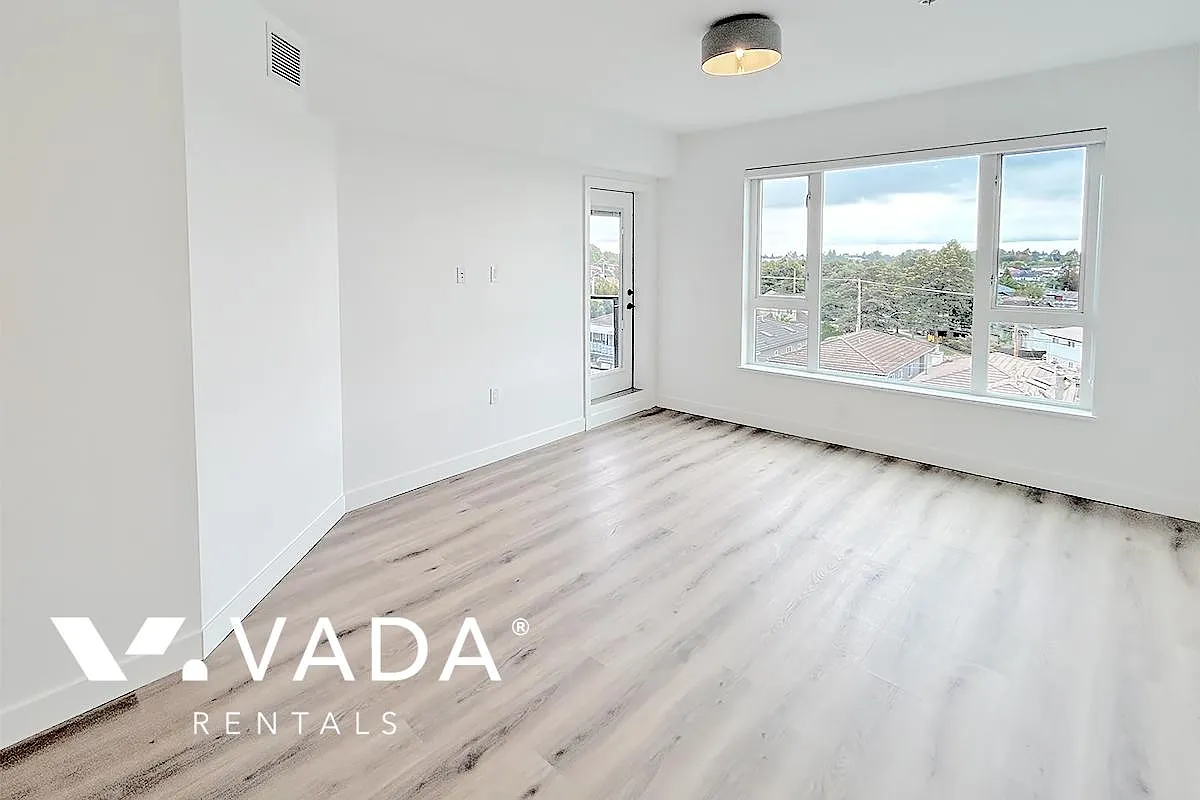 Building Photo - 3068 Kingsway #407
