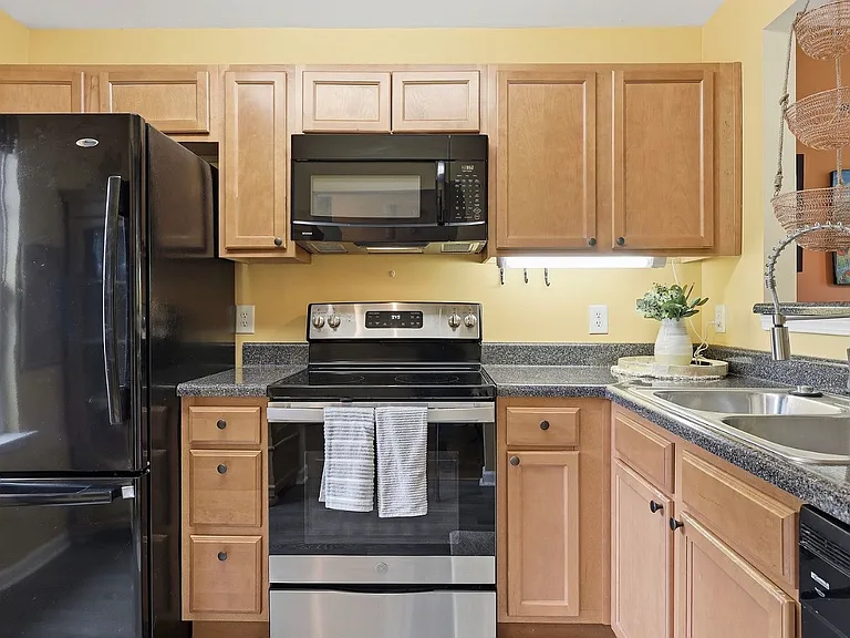 11 Athena Ave — Photo 3