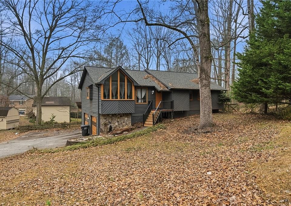 1st image of 667 Cora Ct NW