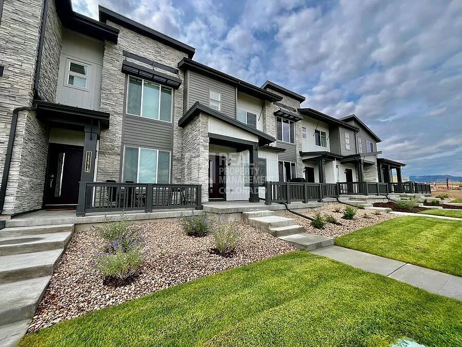 Stunning 2-Bedroom Townhome with Office Loft, Mountain Views & Solar Prime Arvada Location! — Photo 4