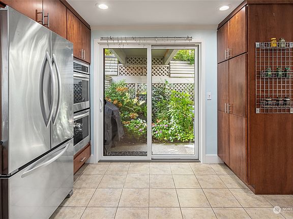 5th image of 6121 NE 175th Street #C102