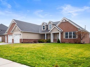 713 N Wild Pine Dr, Yorktown, IN 47396