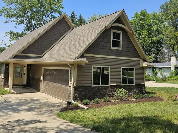 9170 River Valley Rd, Brighton, MI 48116