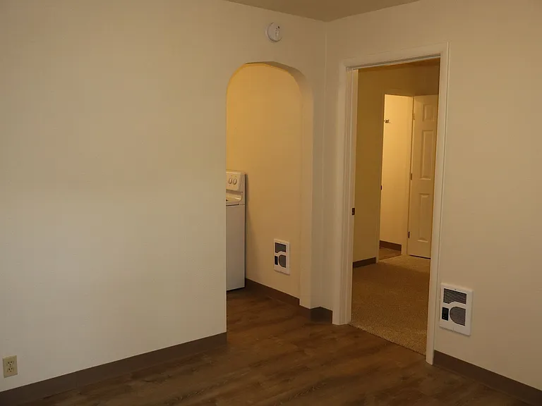 610 Stover St — Photo 4
