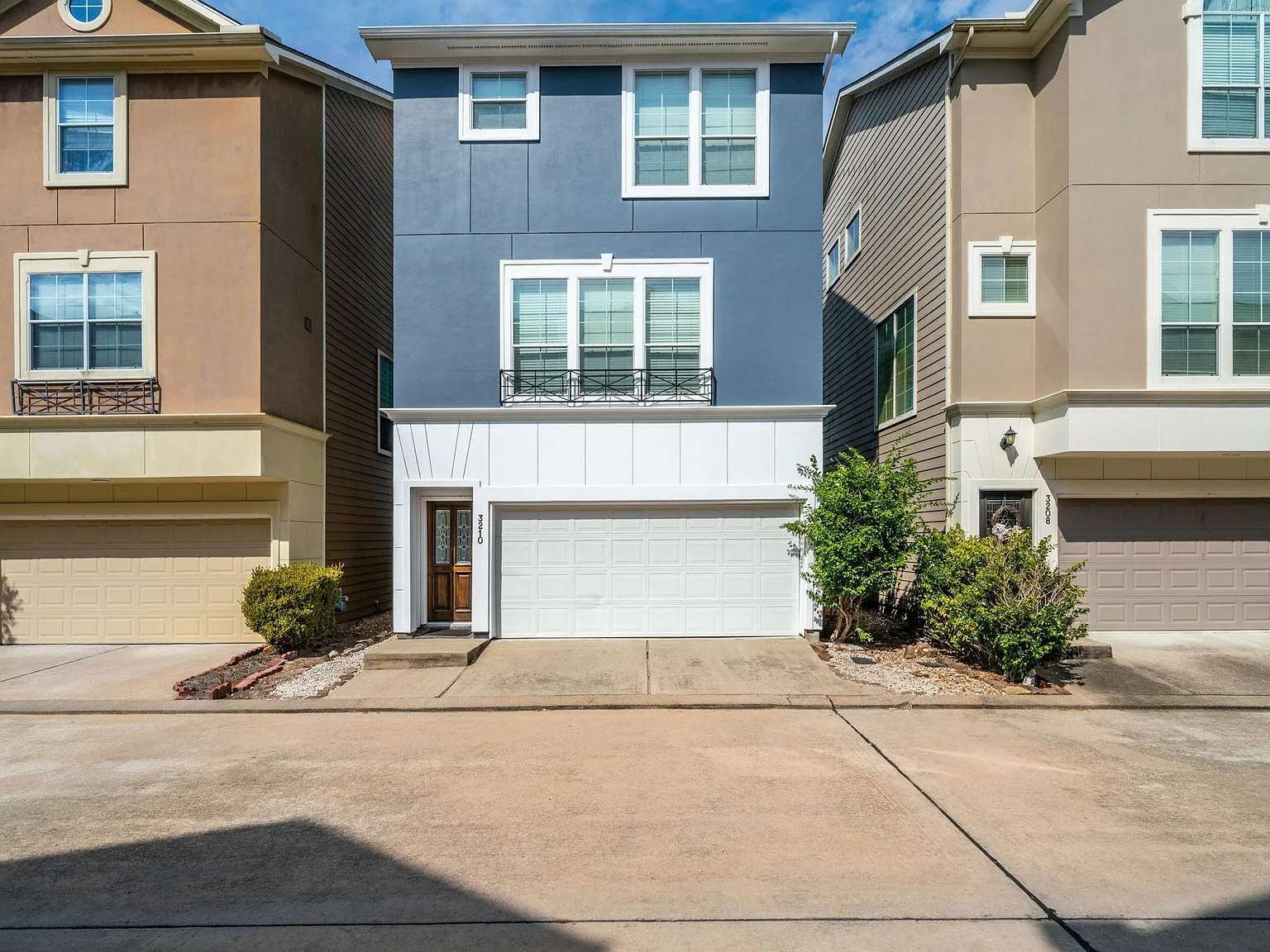 3 bed, 2.5 bath, 1822 sqft, $2,600 — Photo 3