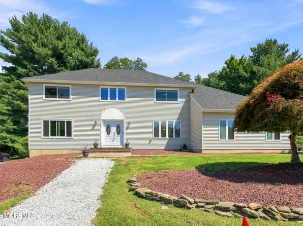 38 Knob Hill Road, Morganville, NJ 07751