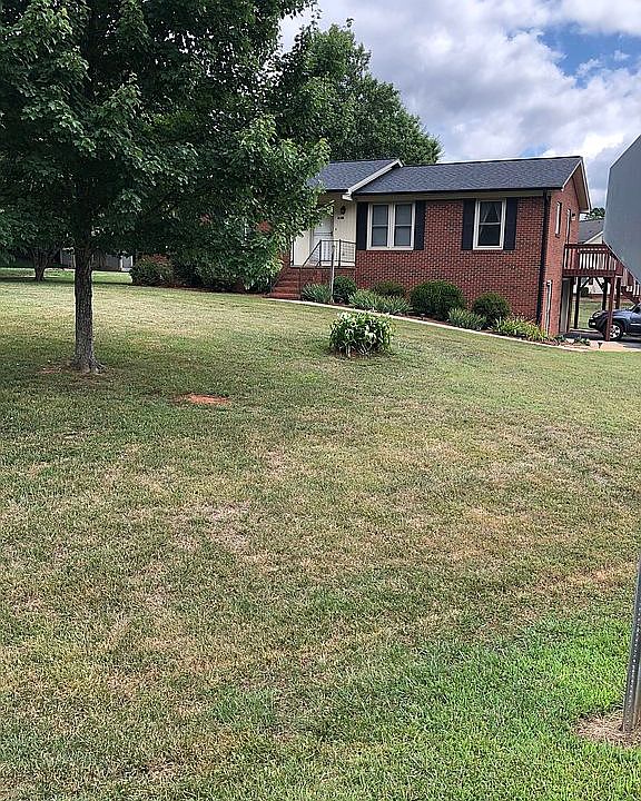 1st image of 1800 Woodridge Cir