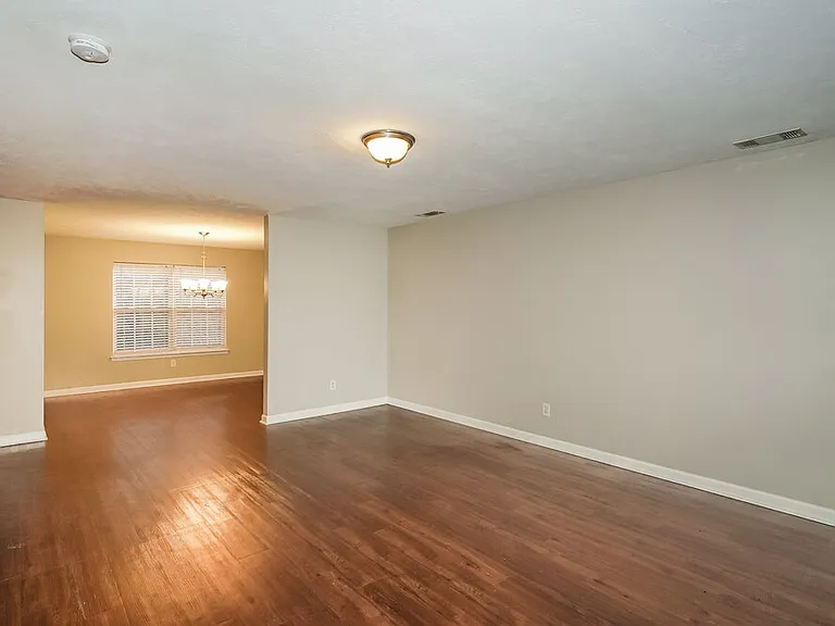 712 Holland Ridge Dr — Photo 5
