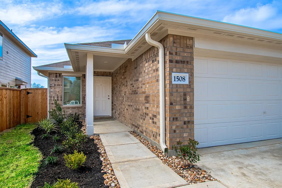 Building Photo - 1508 Las Cuevas Dr