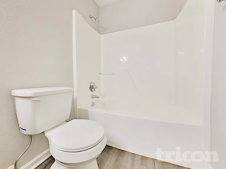 1697 Willowview Ln — Photo 13