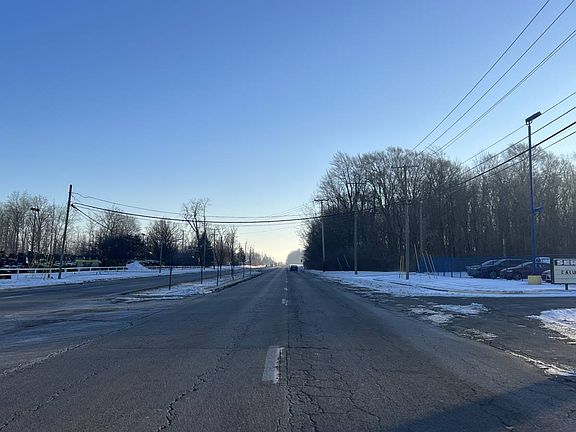 5th image of 1910 E McGalliard Rd