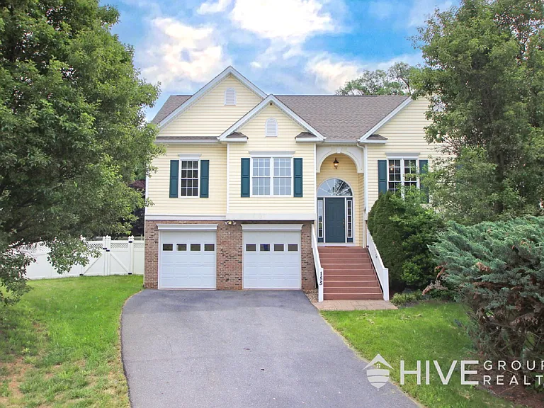 155 Chelsea Cir — Photo 1