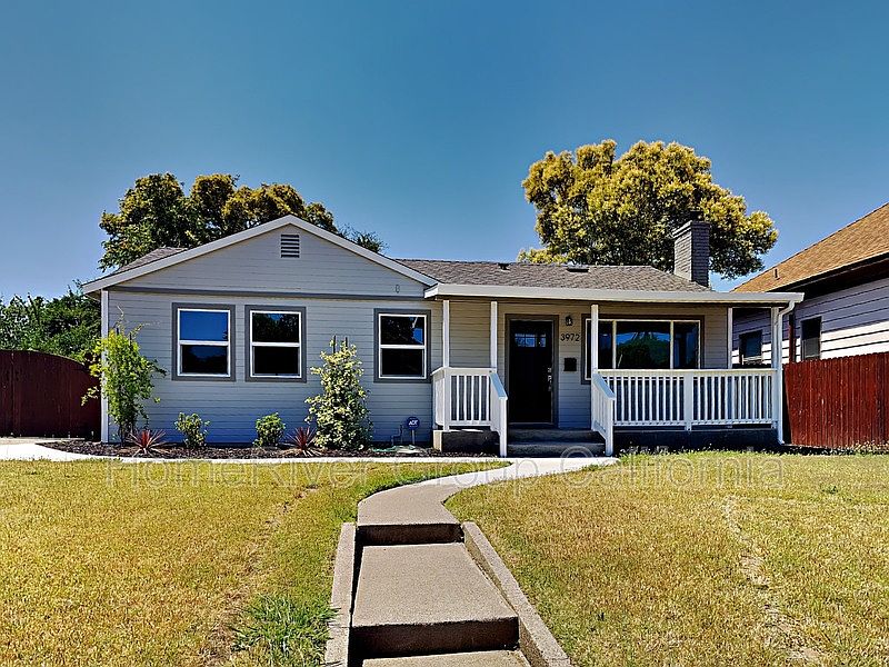 1st image of 3972 1st Ave