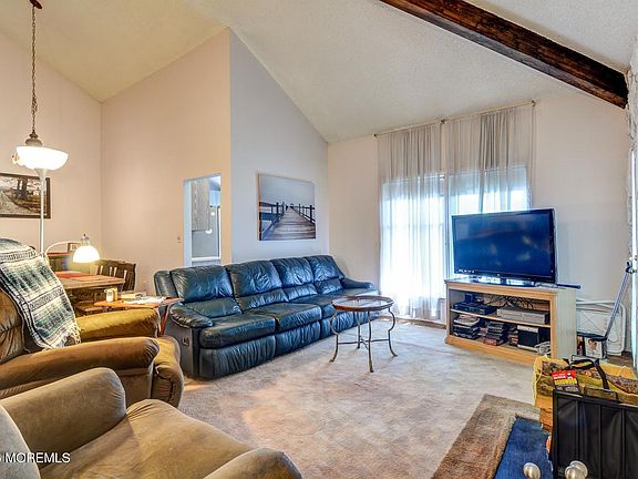 5th image of 33 Maple Lane #B