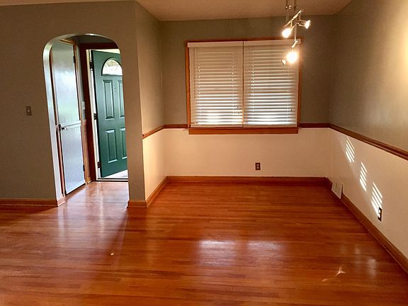 3rd image of 2451 Rosewae Dr