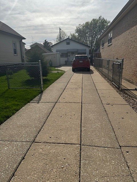 2nd image of 2430 Clinton St