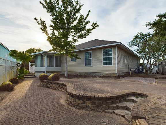 2nd image of 160 Lola Cir