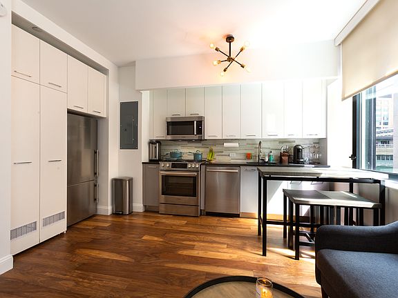 5th image of 4214 Crescent St APT 5D