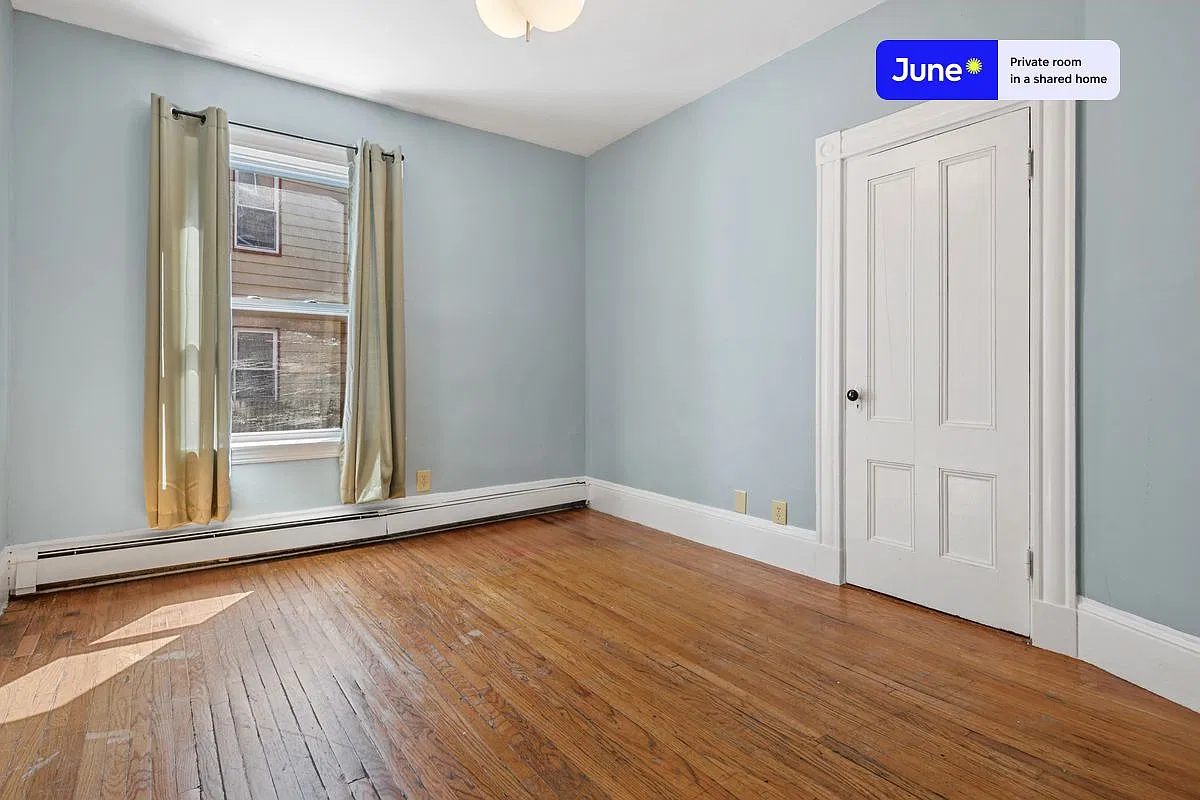 Full bedroom in 4 bed/2 bath home in Allston #421 C — Photo 4