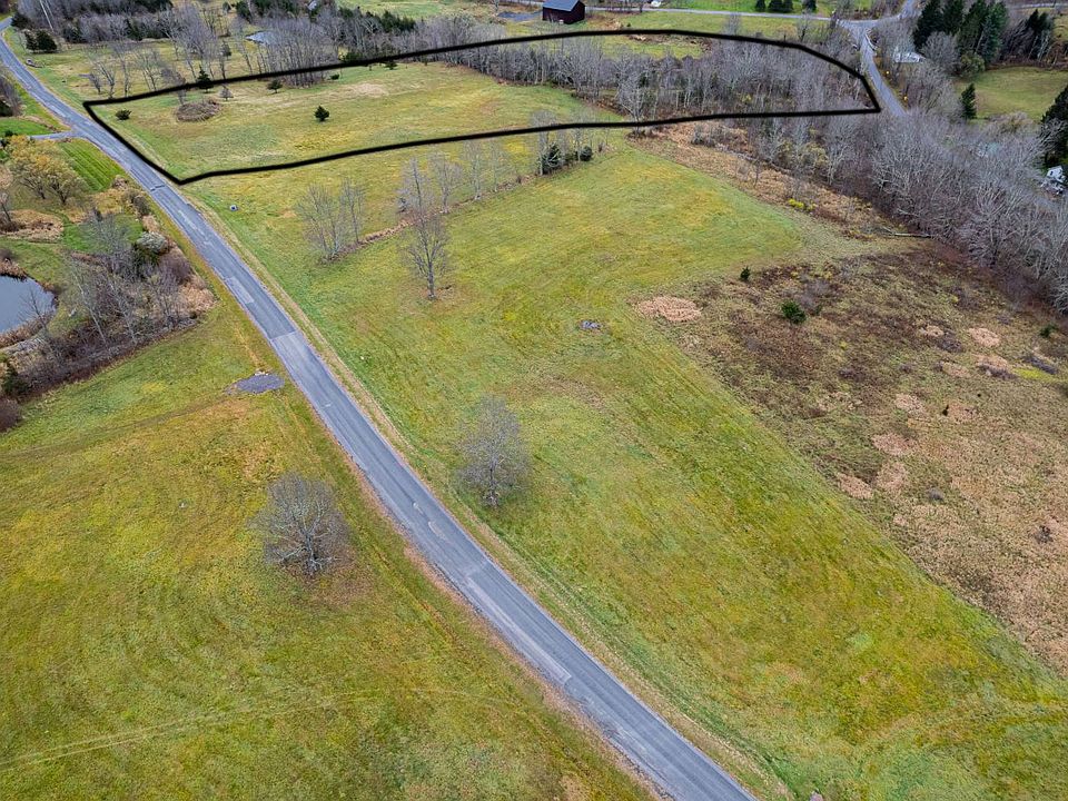 2nd image of 8 Deer Ln