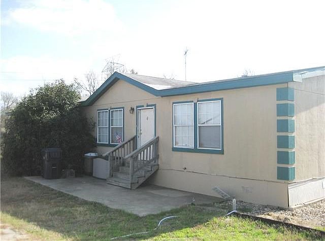 1st image of 208 Legend Oaks Dr