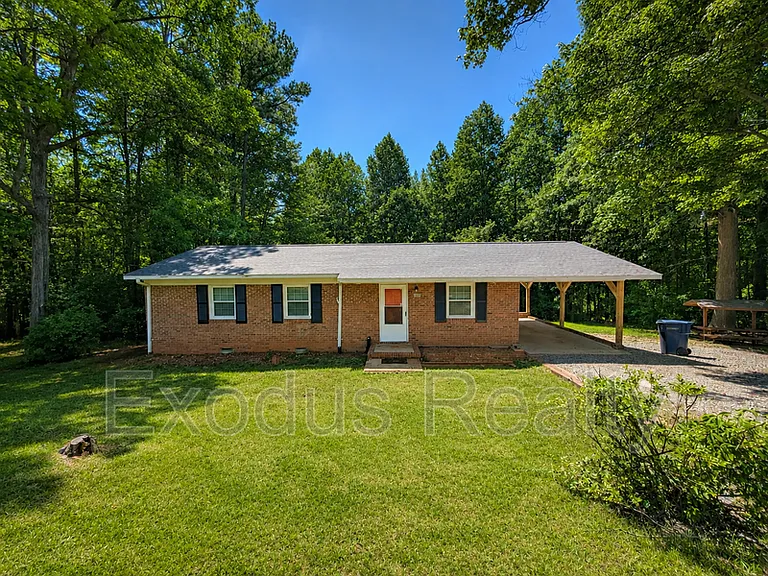 1600 Carr Creek Rd — Photo 1