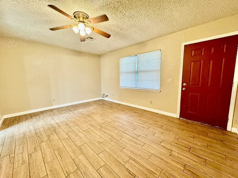 641 Green Country Dr — Photo 2