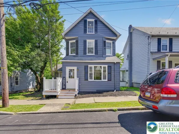114 E High St, Nazareth, PA 18064
