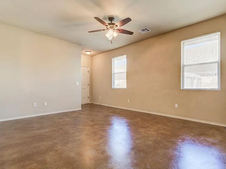 114 Ashley Dr — Photo 10