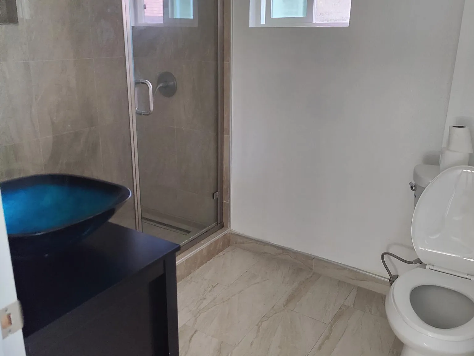 1017 E Arroues Dr — Photo 2