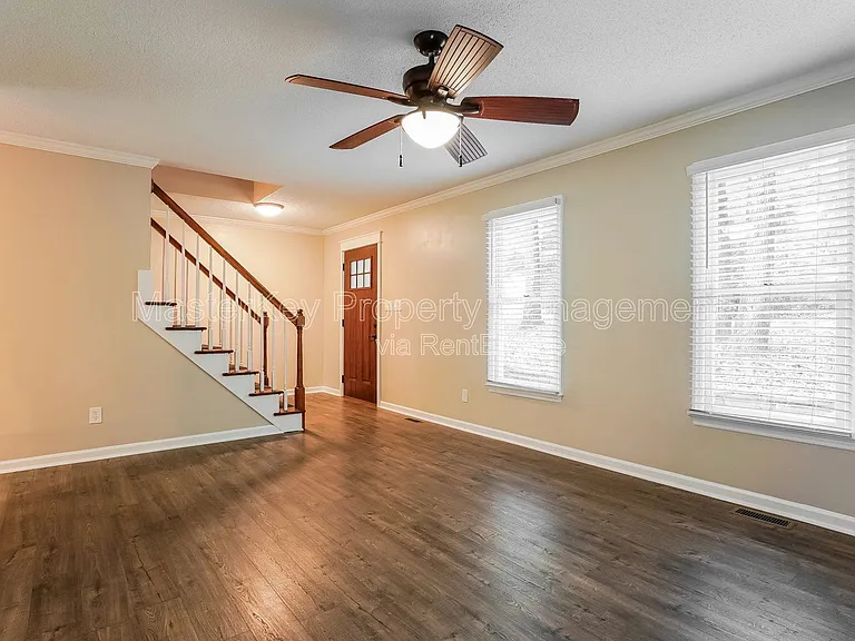 220 W Elm Ave — Photo 7